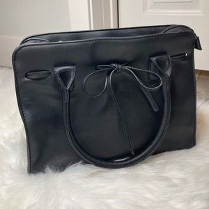 Medium Black Purse 👜 w/ Bow